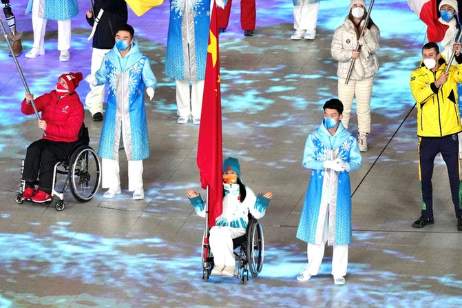冠军连线| “三冠王”杨洪琼：不屈服于命运，做人生路上的勇士