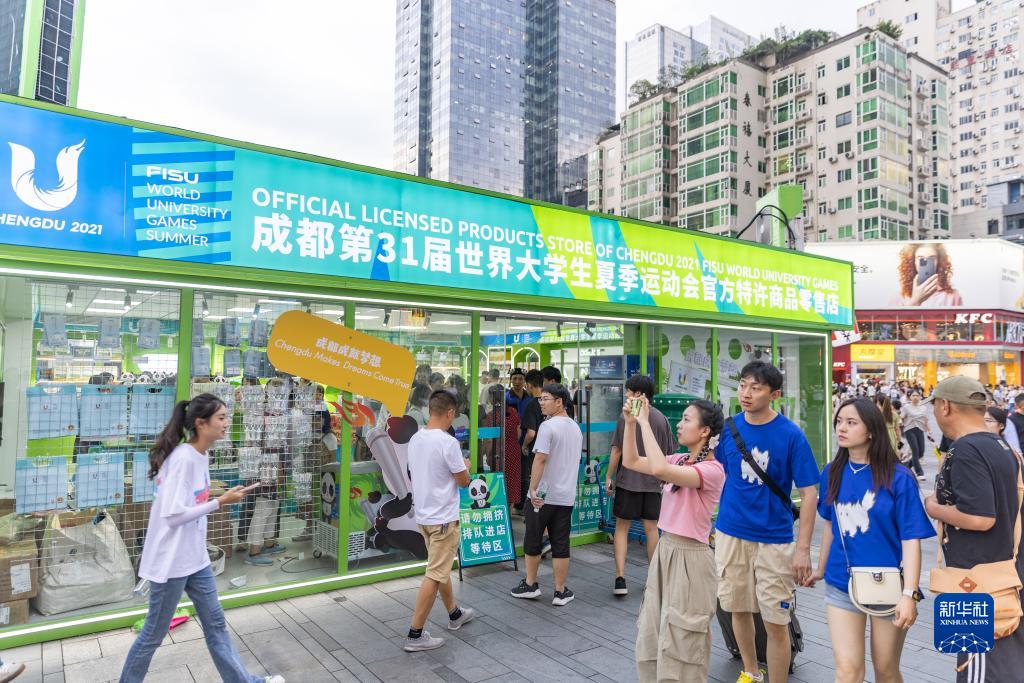 成都街头迎大运氛围浓