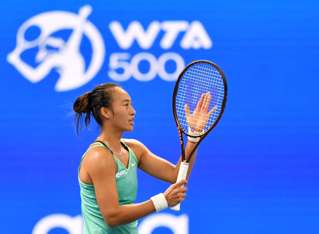 郑州公开赛夺冠 郑钦文首次问鼎WTA500赛事