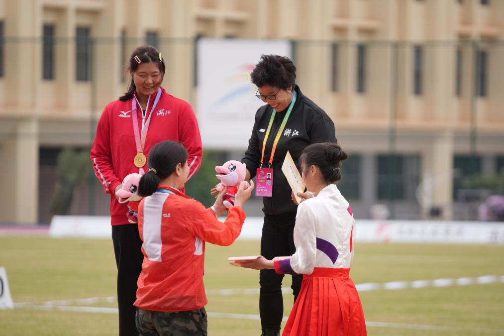 学青会｜14岁百米新星陈妤颉再夺200米金牌