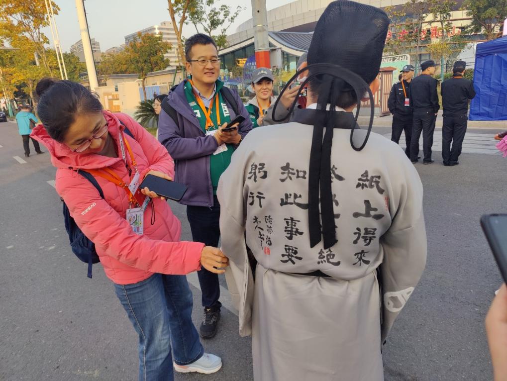 古城做伴 “陆游”水乡跑马
