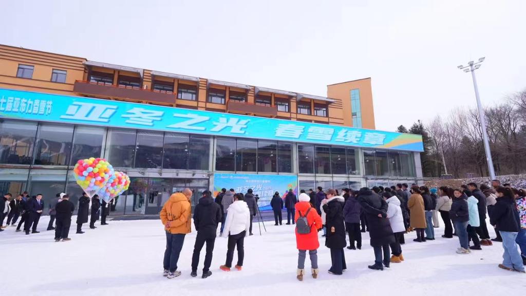 追光丨这昂扬的冬日冰雪群欢