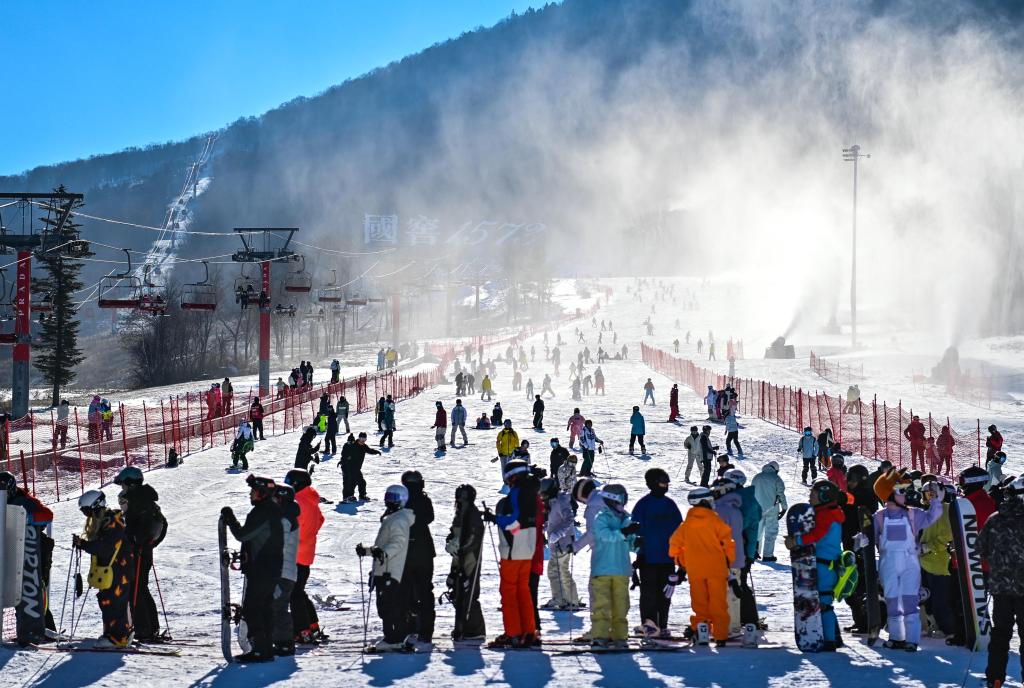 追光丨这昂扬的冬日冰雪群欢