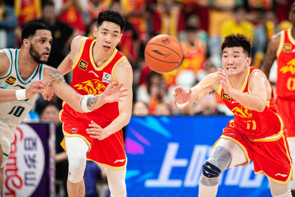 CBA综合：青岛客场胜广厦 辽宁主场再胜新疆