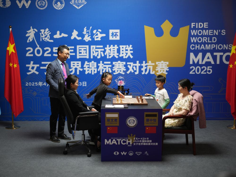 国象路上的坚持与热爱——专访五届国象世界棋后居文君