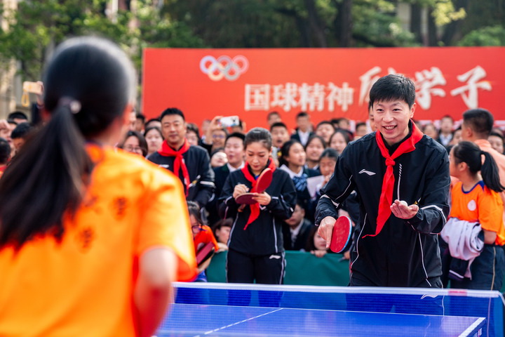世界乒乓球日：小球飞扬 全球“同拍”