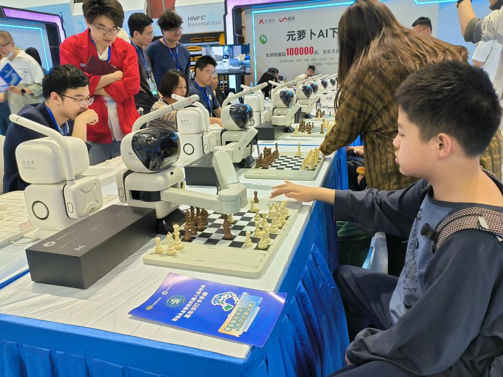 跑完“半马”还有运动会，机器人为啥都爱搞体育？