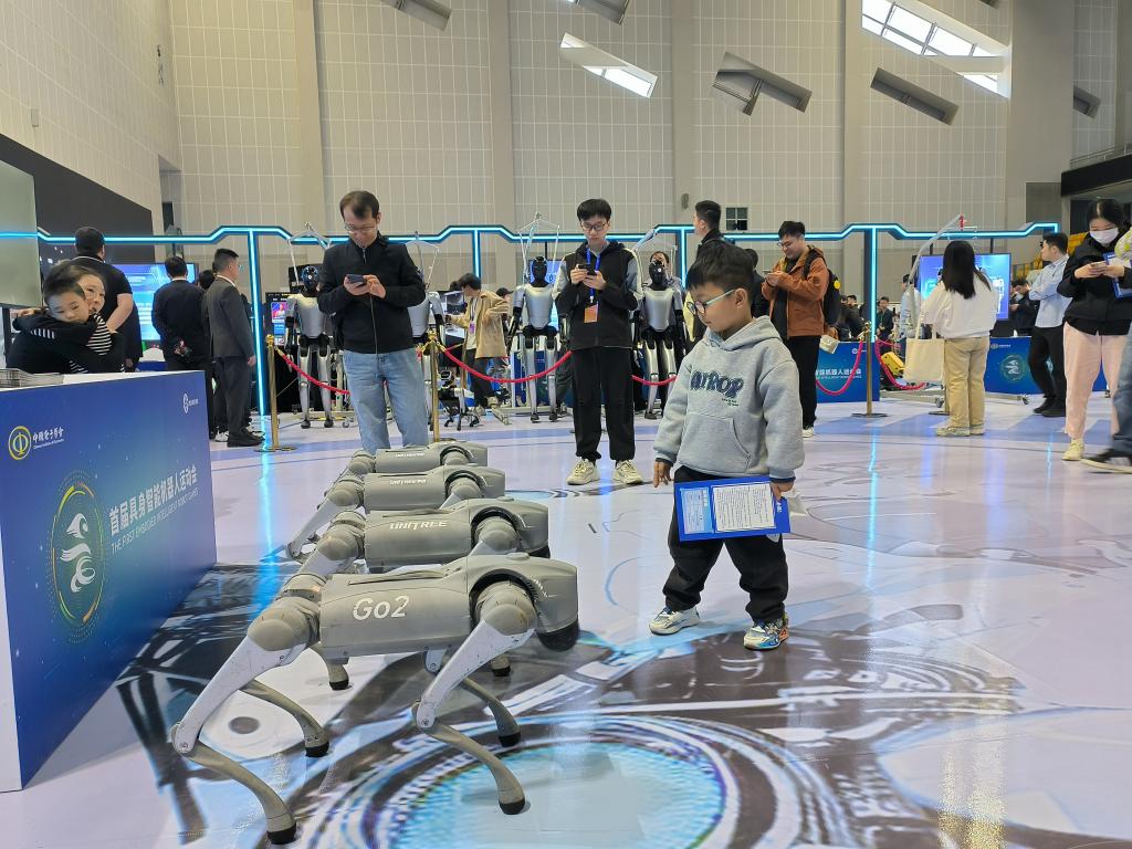 跑完“半马”还有运动会，机器人为啥都爱搞体育？