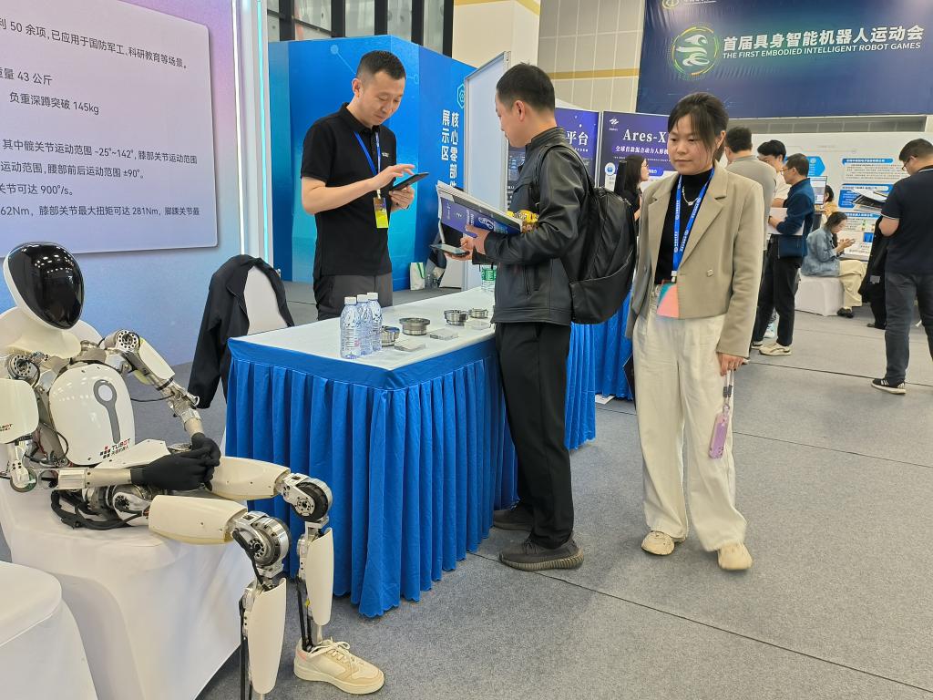 跑完“半马”还有运动会，机器人为啥都爱搞体育？