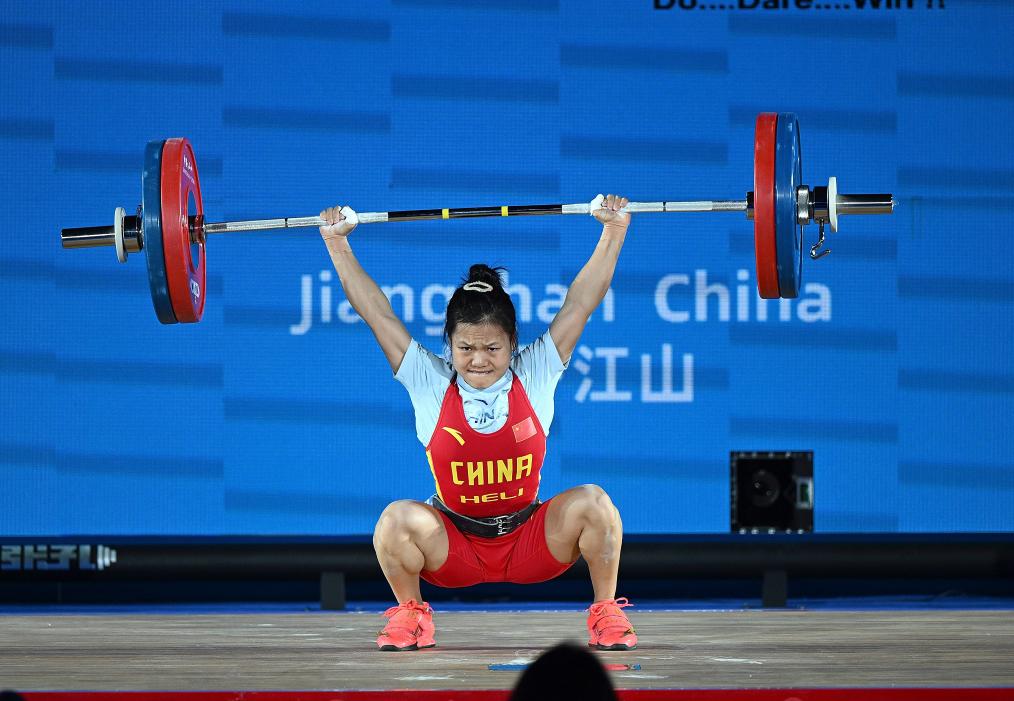 举重亚锦赛：赵金红包揽女子45公斤级三项冠军 打破抓举世界纪录