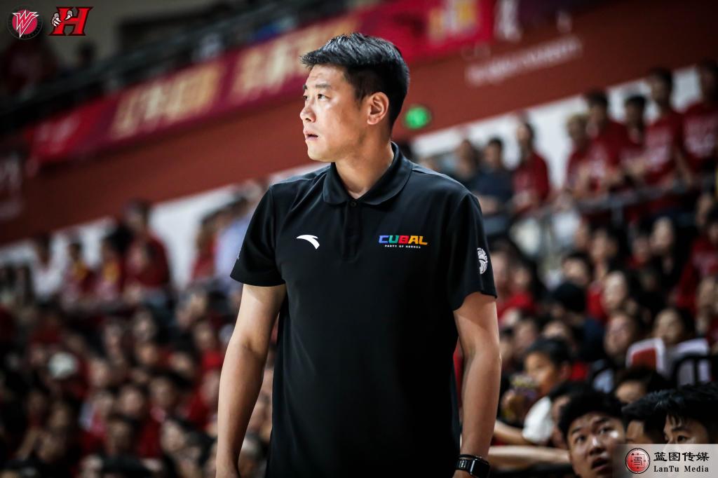 双面“球痴”周鲁男