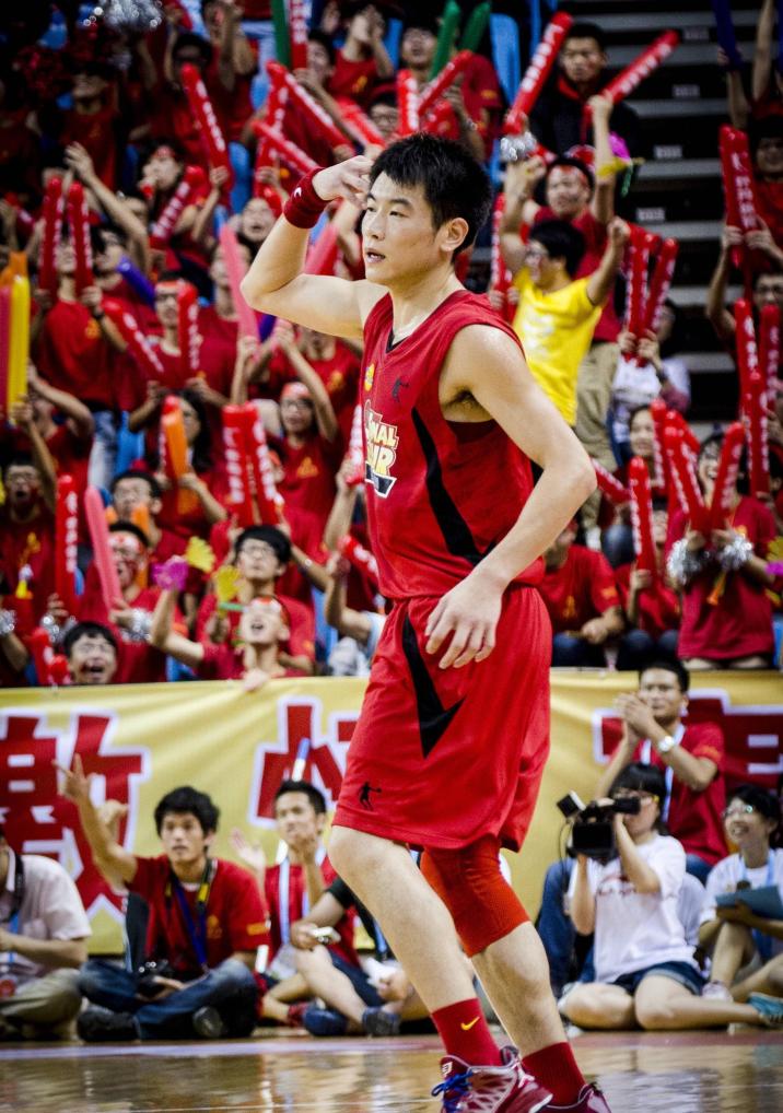 双面“球痴”周鲁男