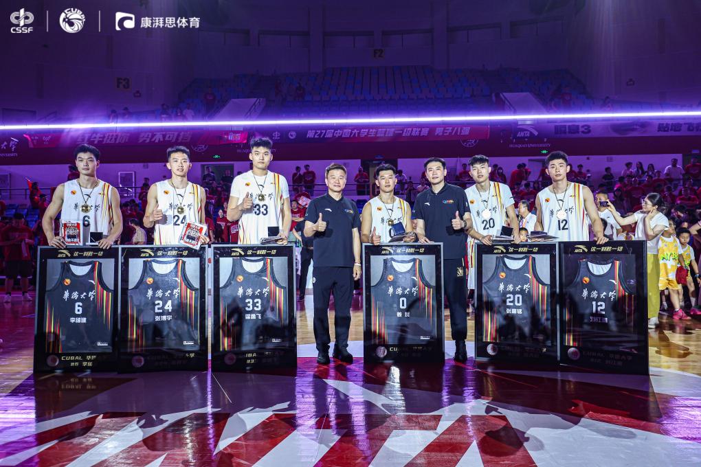 双面“球痴”周鲁男