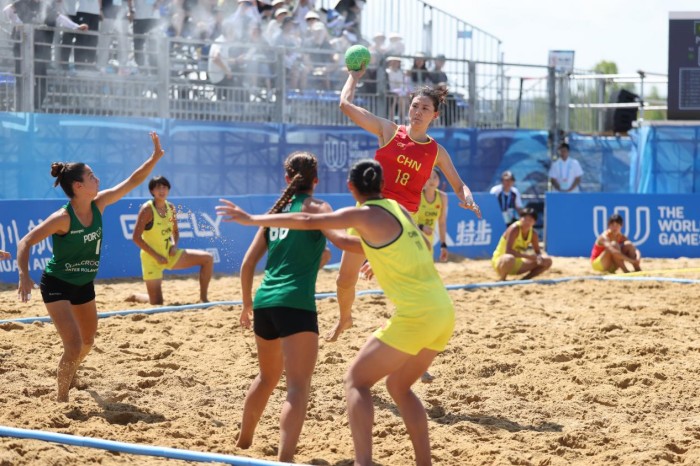 成都世运会丨沙滩手球:阳光下的力与美 成都世运会丨沙滩手球:阳光下的力与美