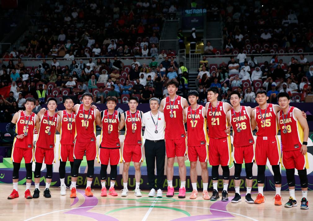 追光丨一分差距 万分期待——中国男篮星火已燃