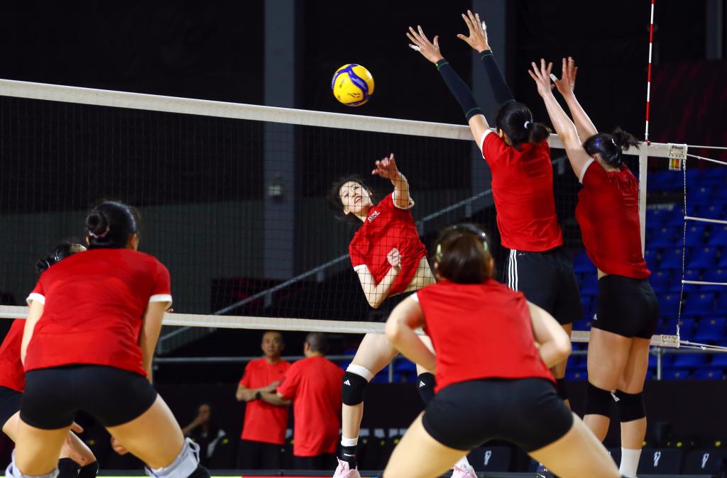 中国女排积极备战世锦赛首战