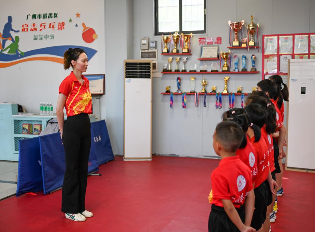 追光丨她用乒乓球为一群孩子“插上翅膀”