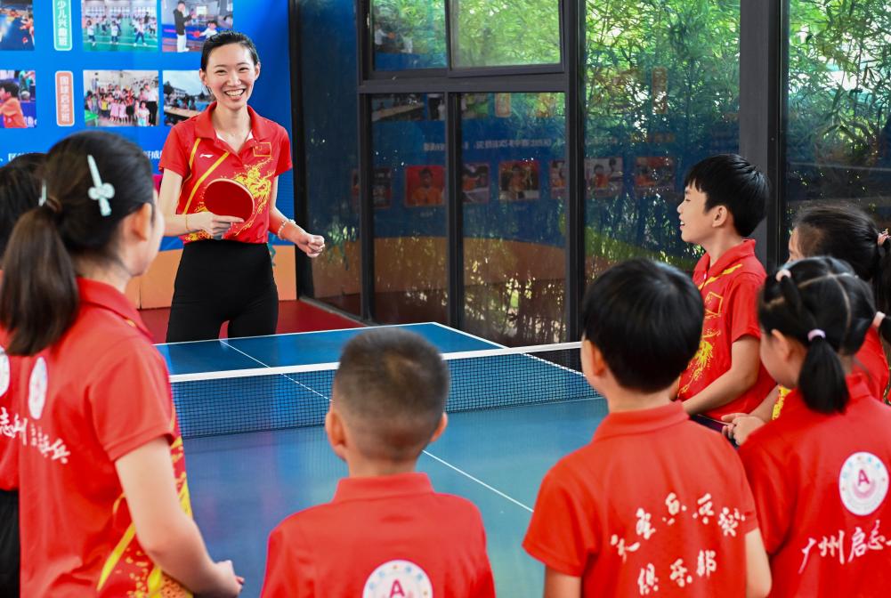 追光丨她用乒乓球为一群孩子“插上翅膀”