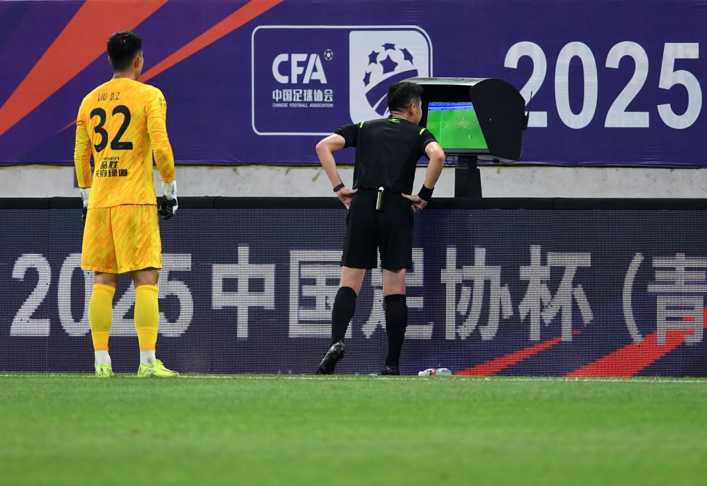 国际足联裁判委员会主席:VAR非常成功但仍需改进