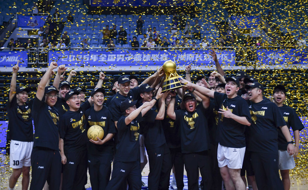 香港金牛蝉联NBL总冠军