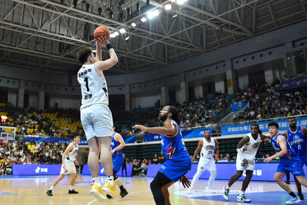 香港金牛蝉联NBL总冠军