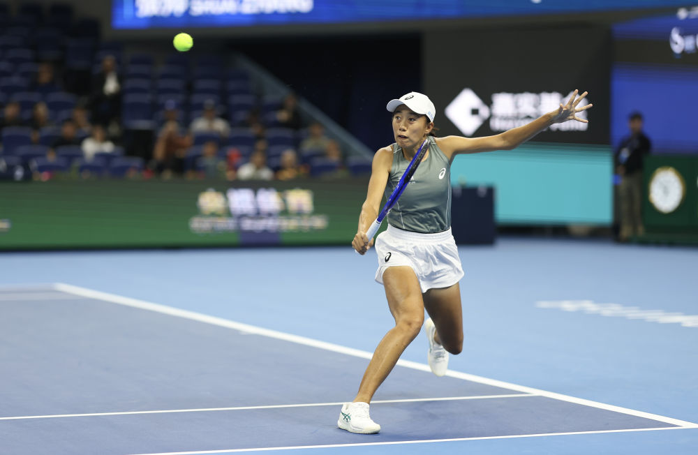 中网综合:张帅逆转取胜 率先晋级次轮