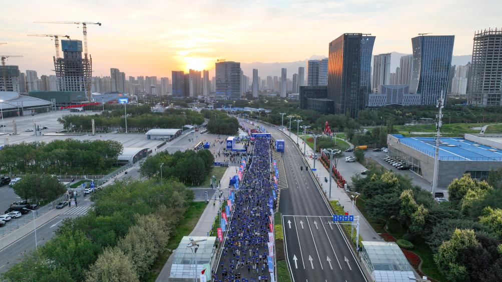 追光丨逐梦赛场七十年,天山南北更豪迈