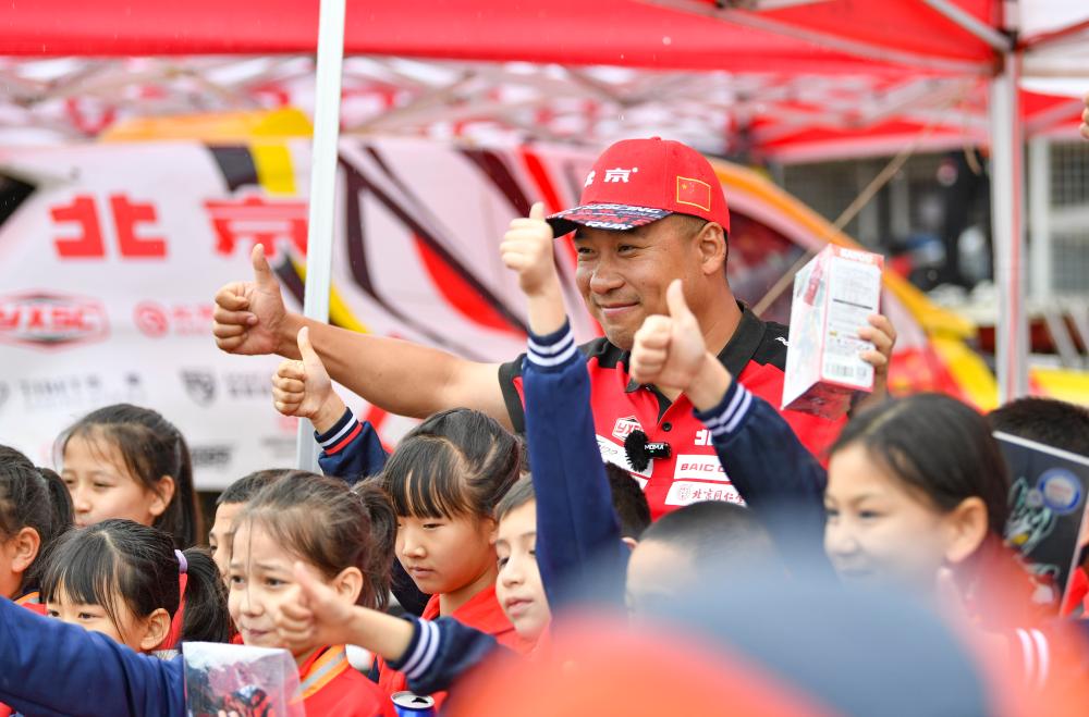 追光丨逐梦赛场七十年,天山南北更豪迈