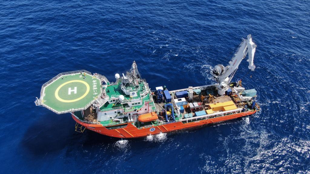 九天之光何以点燃深海之冰?——十五运会和残特奥会火种采集侧记