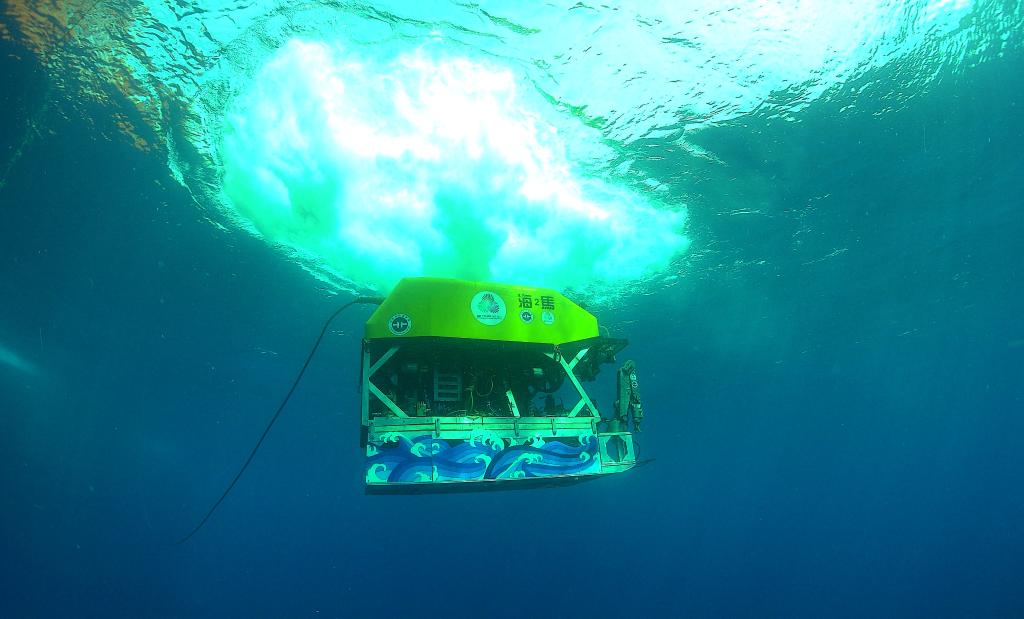 九天之光何以点燃深海之冰?——十五运会和残特奥会火种采集侧记