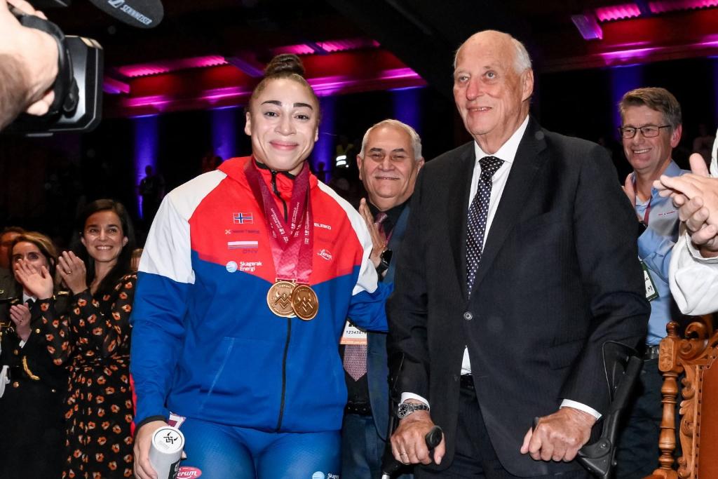 从全职电工到国民偶像——记挪威举重世界冠军科恩达