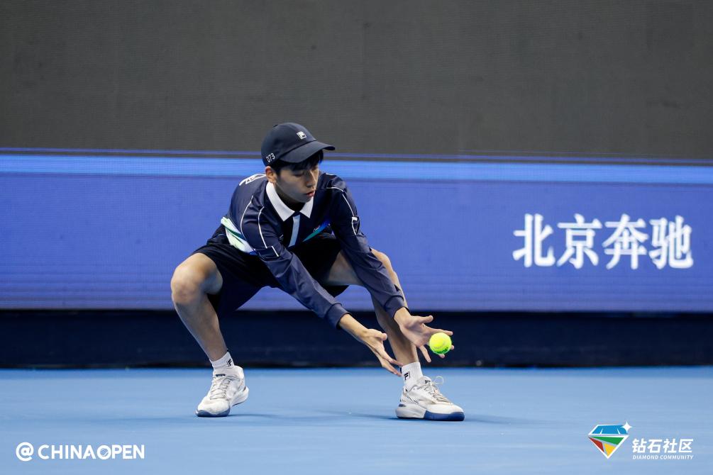 追光丨球场上奔跑的小身影,其实有多专业?