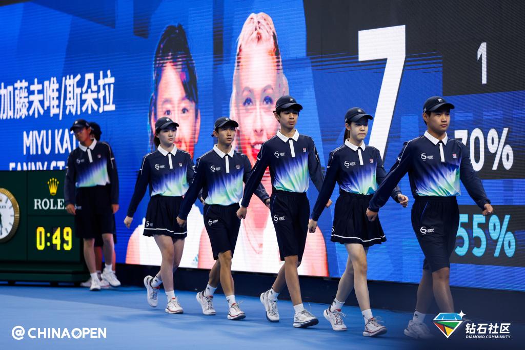 追光丨球场上奔跑的小身影,其实有多专业?