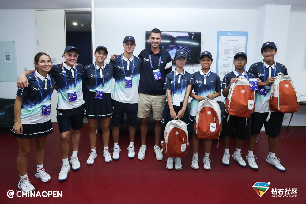 追光丨球场上奔跑的小身影,其实有多专业?