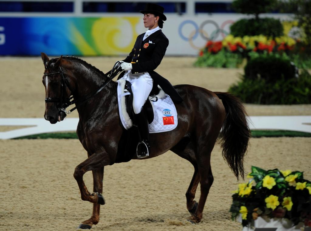 追光丨当“她”奔跑,天山也在回应