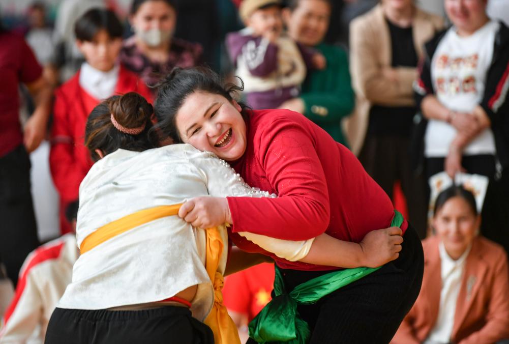 追光丨当“她”奔跑,天山也在回应