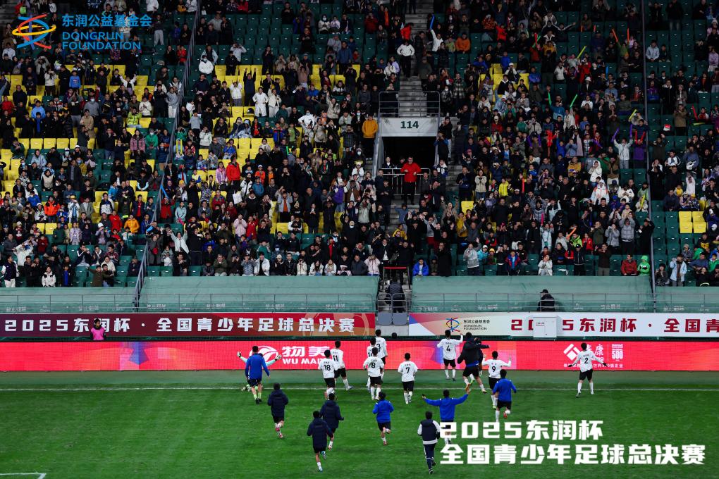 这一夜,工体的主角是一群高中生