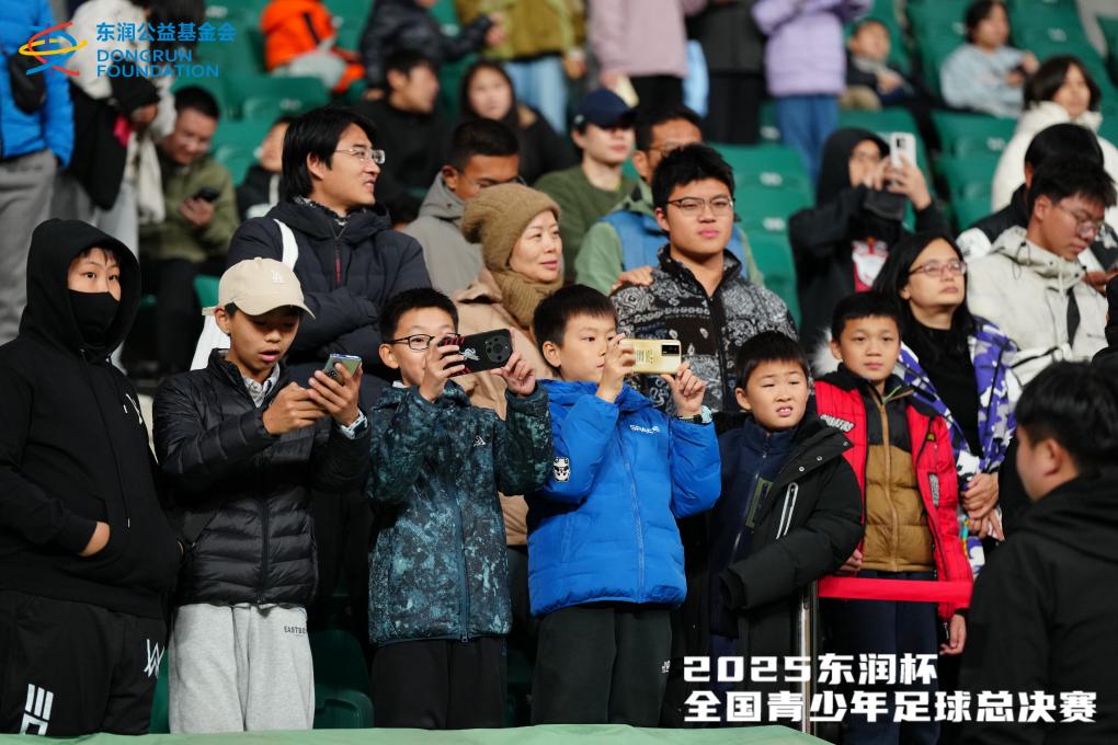 这一夜,工体的主角是一群高中生