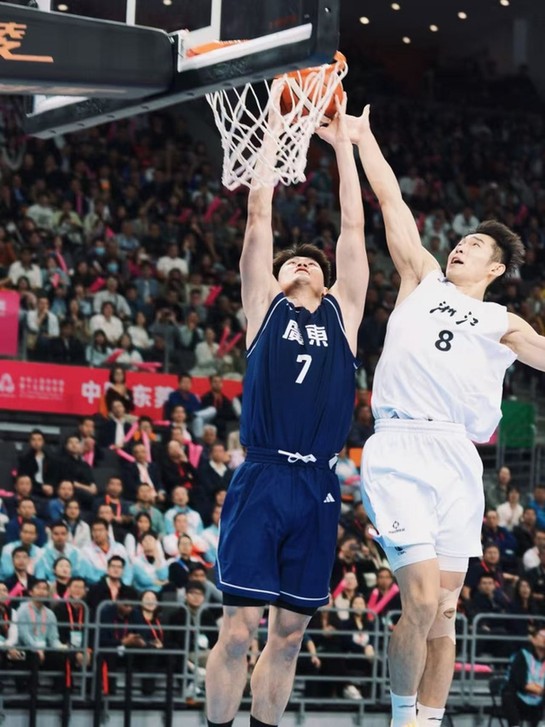 十五运会丨时隔十二年广东男篮再登顶：同心共搏，铸就冠军