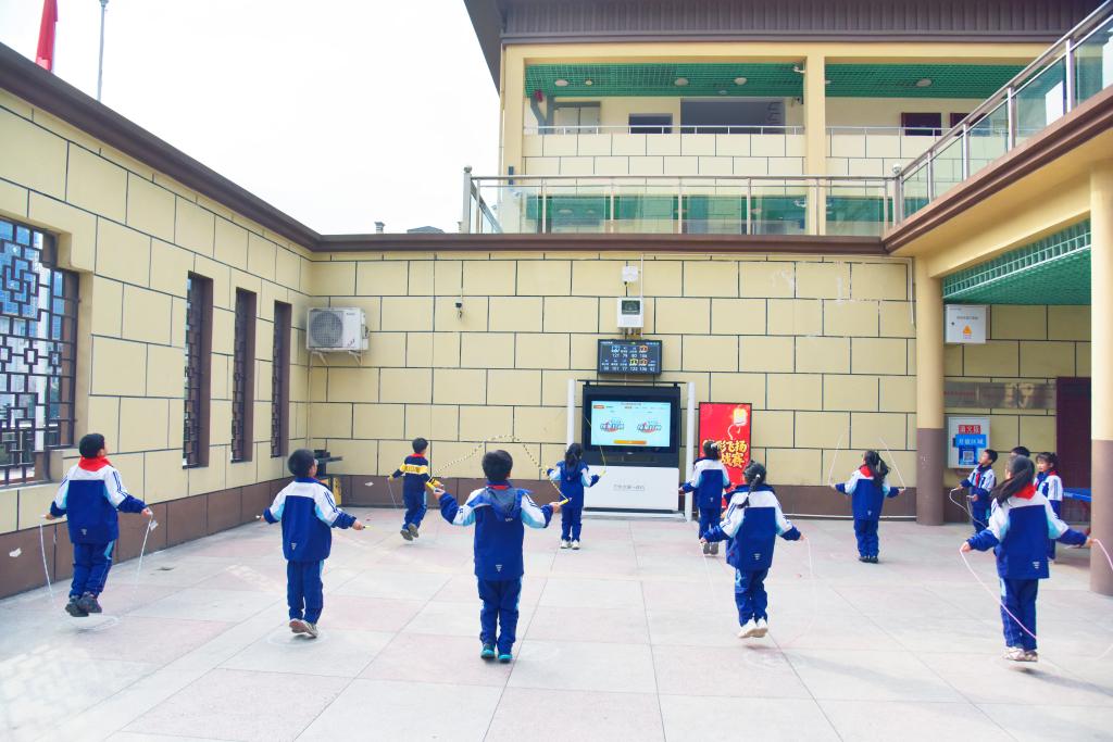 追光丨新学期来啦!让每一位学生“身上有汗、眼里有光”
