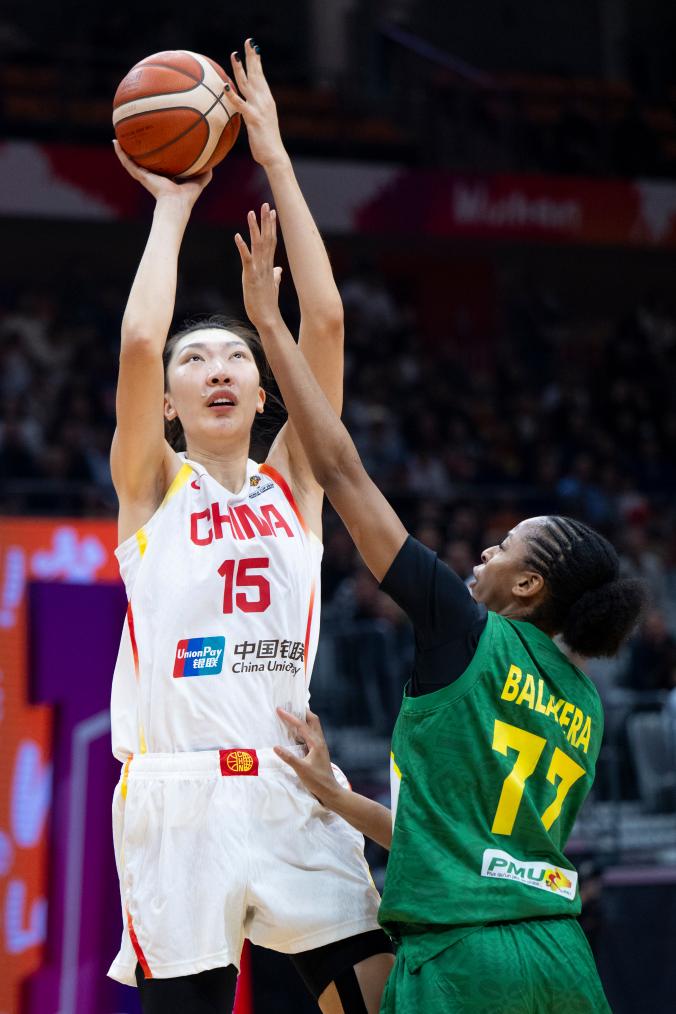 试验“双塔”组合 中国女篮以实战促磨合