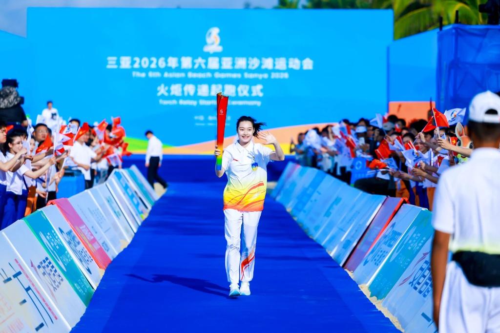 追光丨74位火炬手,把热情和海风一起传递