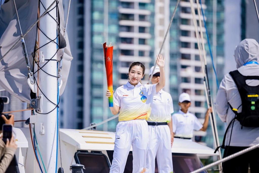 追光丨74位火炬手,把热情和海风一起传递