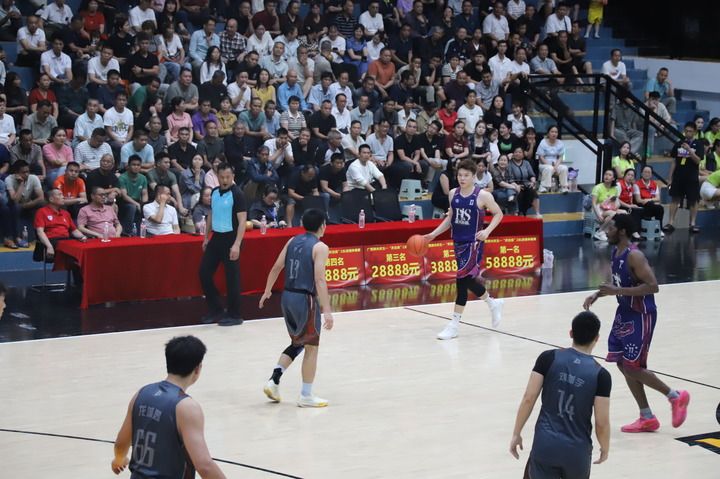 万村球赛火 农民“球痴”多——广西“镇村篮球热”现象透视