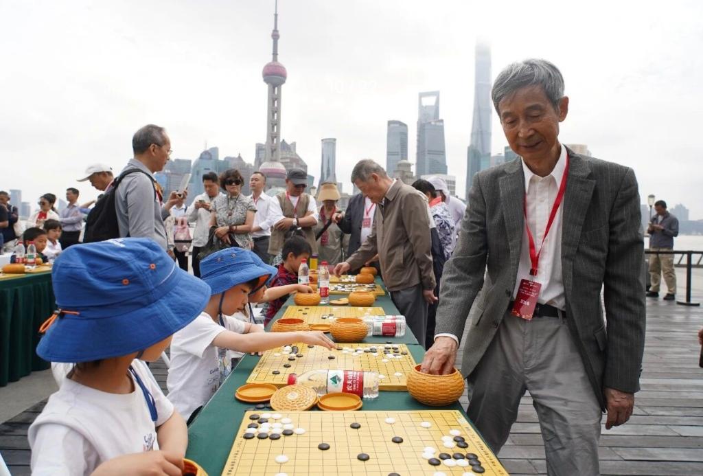 女子围甲联赛上海开赛 黄浦江畔捐建希望围棋教室