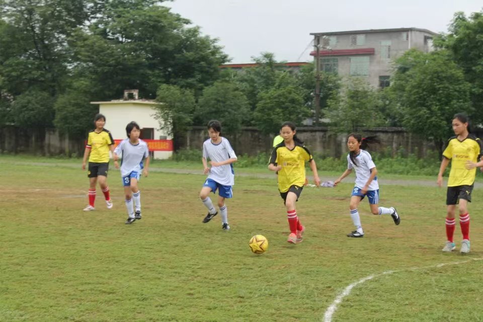 追光丨29年坚守 一所村小的足球“六连冠”