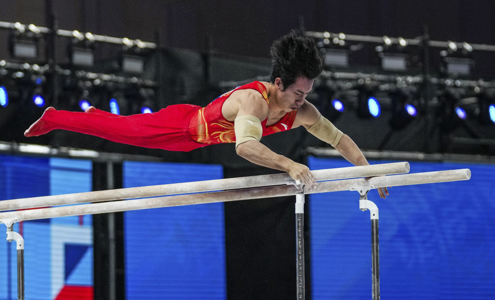 中国队张博恒夺得体操亚锦赛双杠金牌