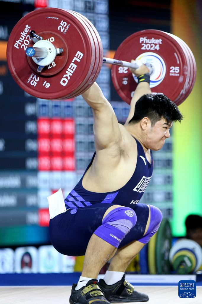 举重——世界杯：刘焕华打破男子102公斤级世界纪录