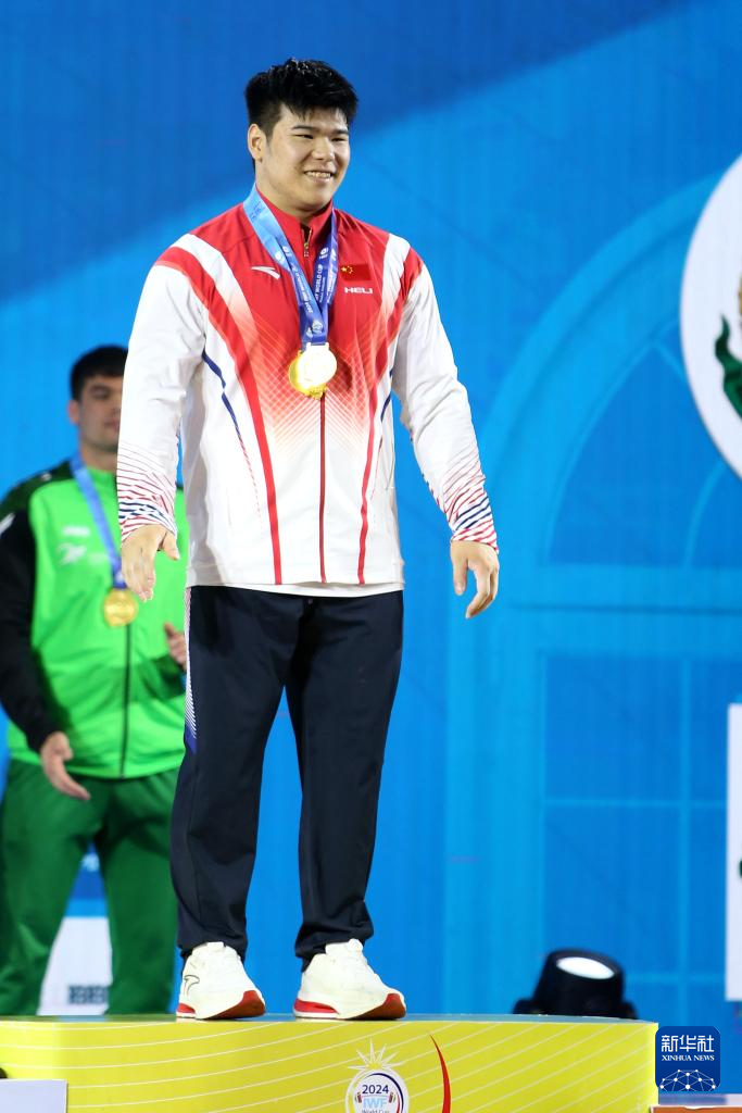 举重——世界杯：刘焕华打破男子102公斤级世界纪录