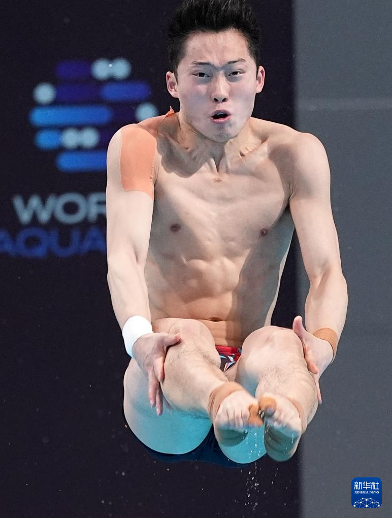 跳水世界杯总决赛：王宗源男子三米板夺冠